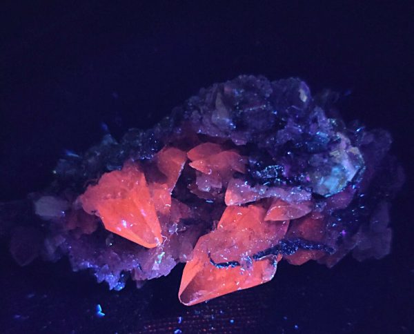 81g NATURAL Calcite Pink Fluorescence Mineral Specimen /Hubei