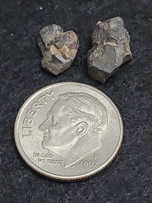 REE Mineral Assortment: Fergusonite-(y), Betafite and Samarskite-(y) - Rare Earth Element Source
