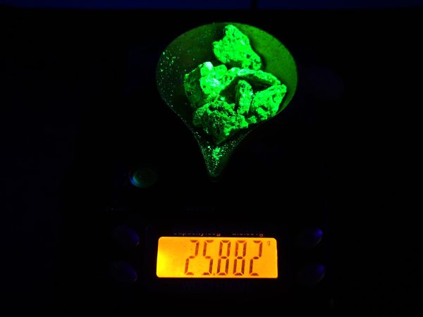 25 Grams of Autunite Fragments in a Lead Pig, Bulk Uranium Ore - China