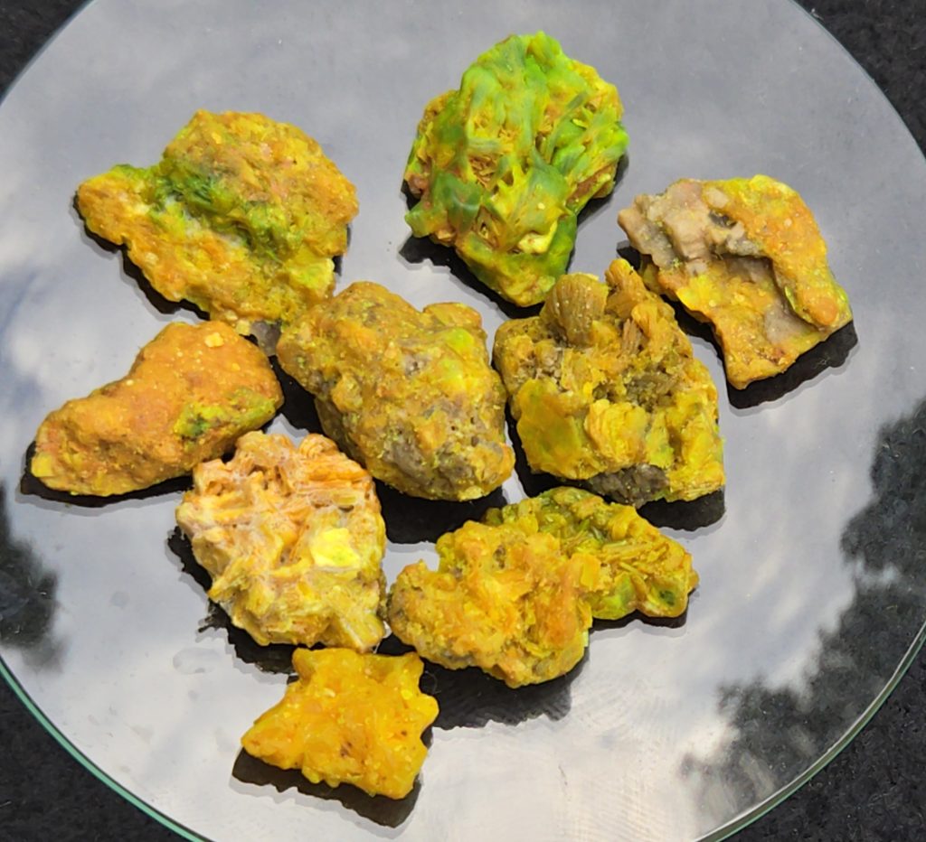25 Grams of Autunite Fragments in a Lead Pig, Bulk Uranium Ore - China