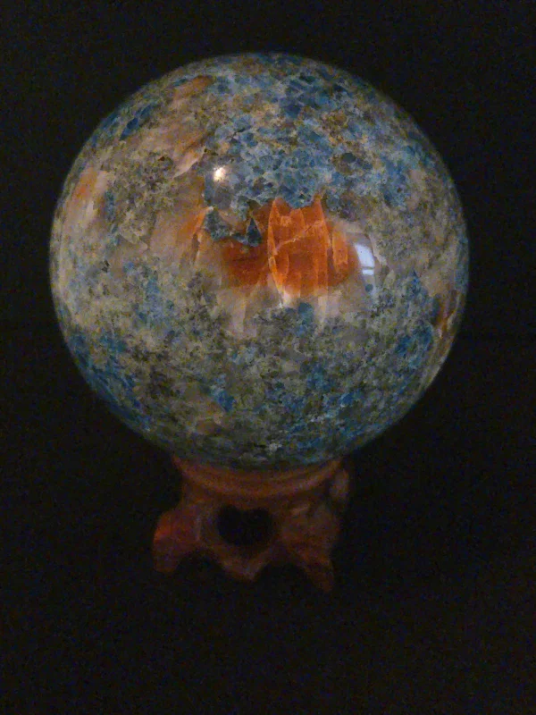 Apatite in Feldspar with Unknown Radioisotope(s) - 624 Grams